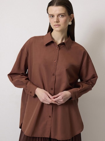 Touche Prive Shirt in Brown