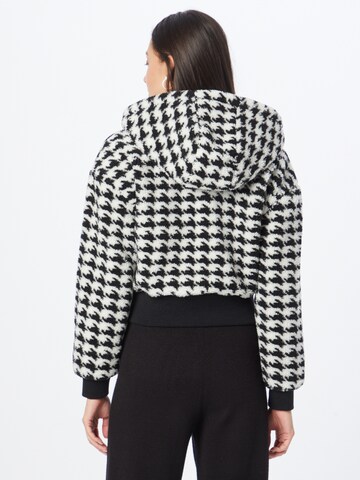 Urban Classics Демисезонная куртка в Черный