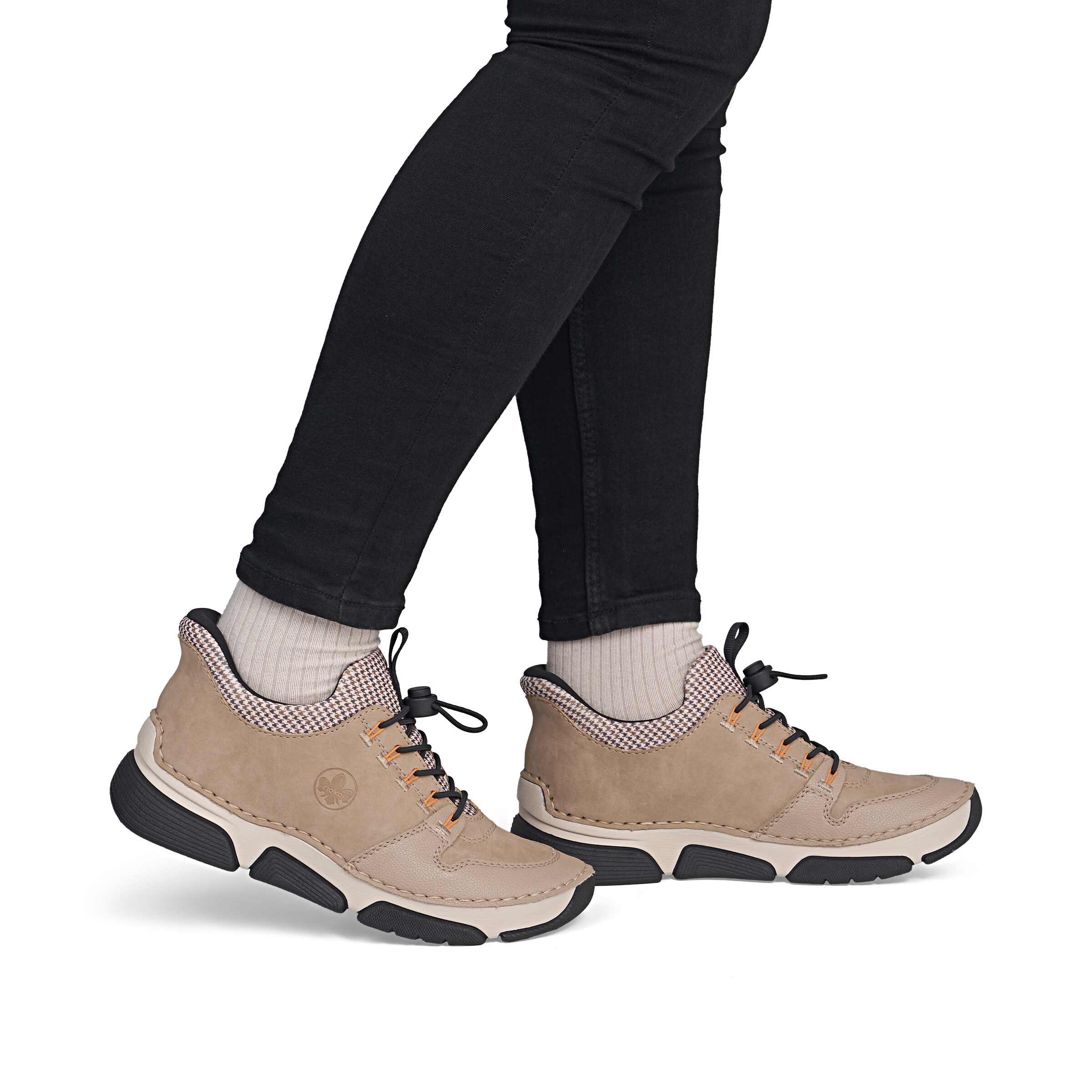 Bottines à lacets Rieker en beige : devant