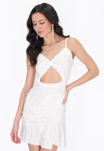 Robe faina en blanc