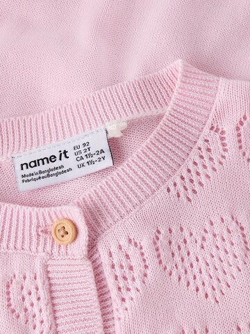 Cardigan NAME IT en rose