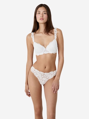 String 'Legende' di ETAM in beige