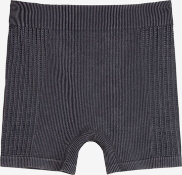 Bershka Shorts in Schwarz: predná strana