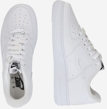 Baskets basses 'AIR FORCE 1 '07 SE' Nike Sportswear en blanc