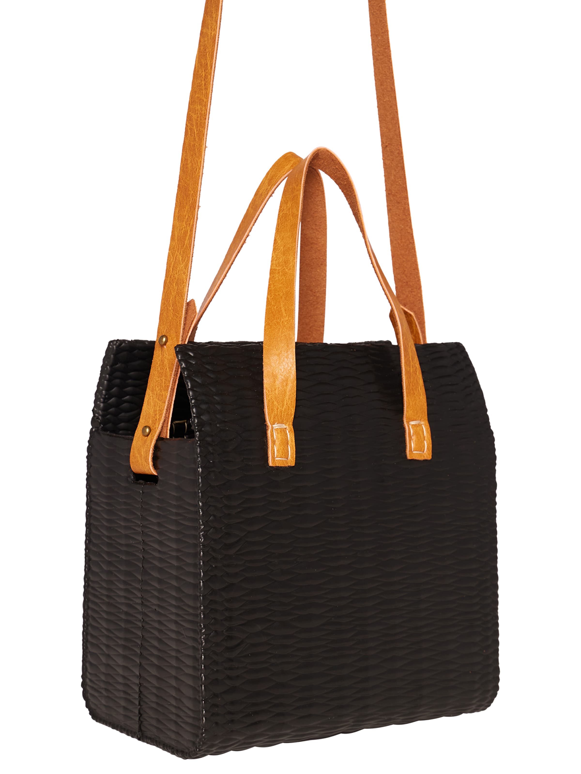 O bag Handbag in Black