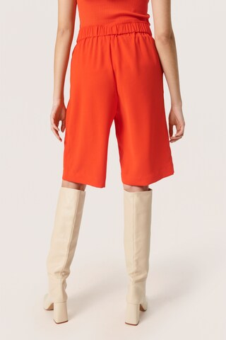 SOAKED IN LUXURY Loose fit Pants 'Shirley' in Red