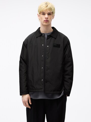 Pull&Bear Prehodna jakna | črna barva: sprednja stran