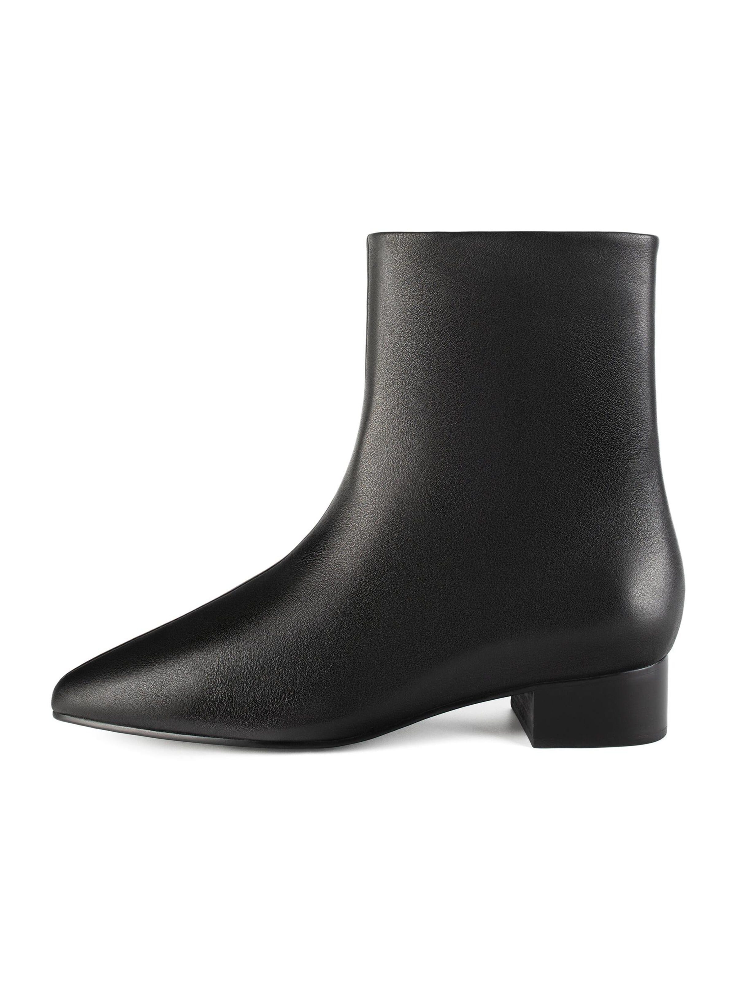 L37 HANDMADE SHOES - Botas pelo tornozelo 'RAVEN GLIDE' em preto: frente