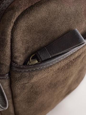 Next Axelremsväska i brun