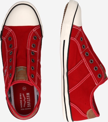 Scarpa slip-on di MUSTANG in rosso