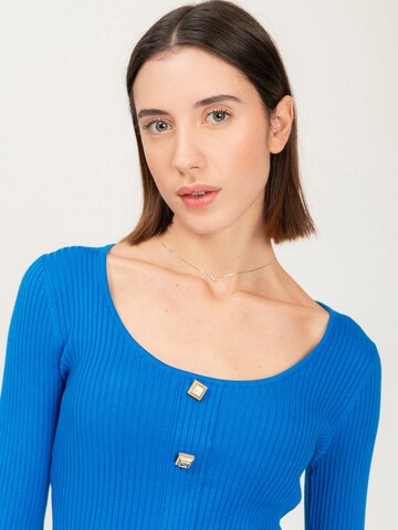 Influencer Pullover in Blau