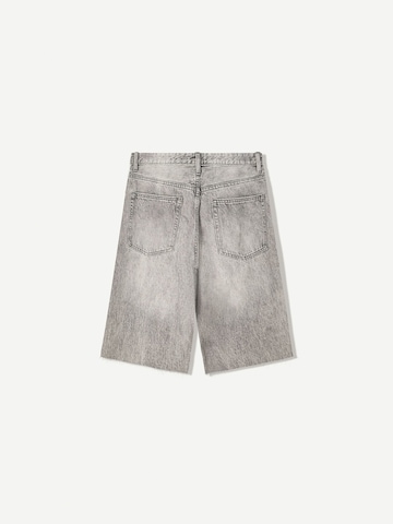 Baggy Jeans de la Bershka pe gri
