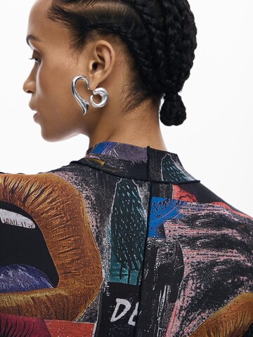 Tricou de la Desigual pe negru