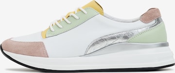 Baskets basses CESARE GASPARI en blanc : devant