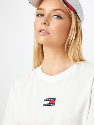 Tricou de la Tommy Jeans pe alb