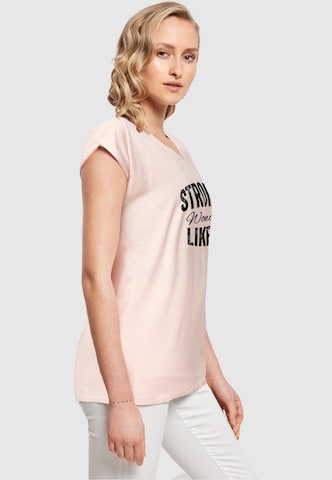 Merchcode Shirt 'WD - Strong Like A Woman' in Roze