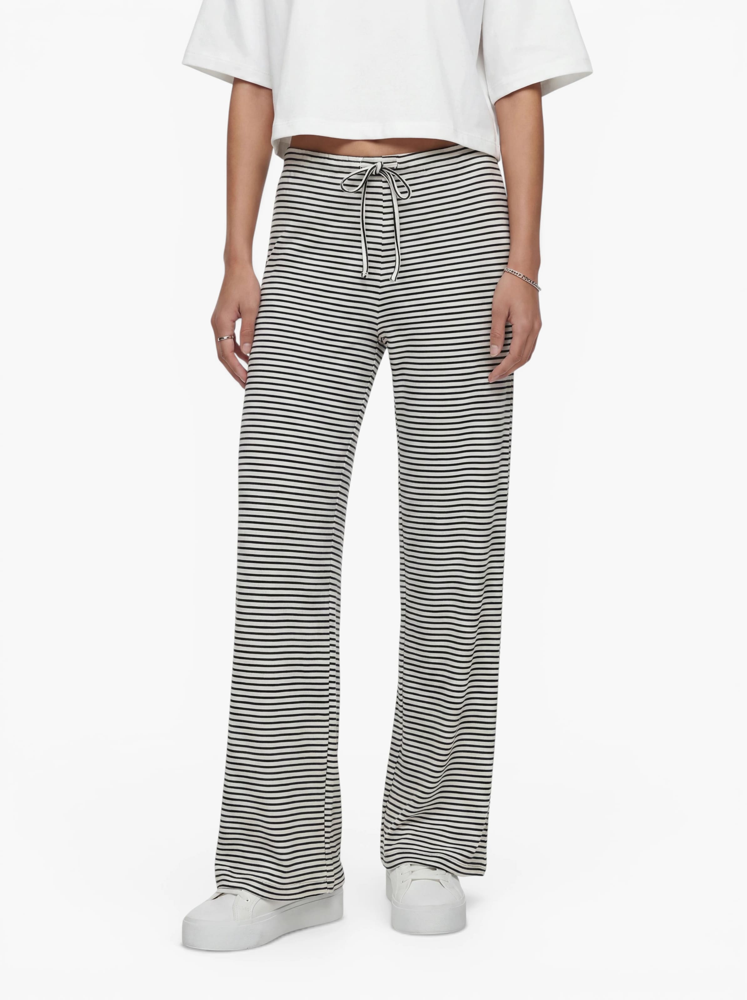Loosefit Pantalon 'ONLSAGA' ONLY en blanc : devant