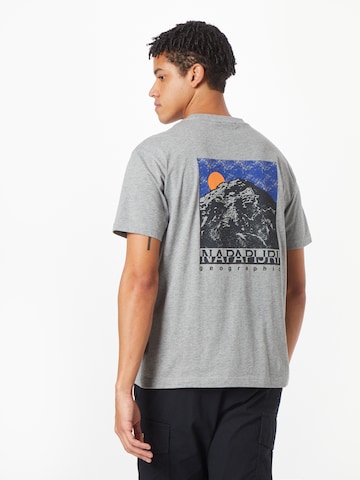 NAPAPIJRI T-shirt 'BOLIVAR' i grå