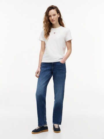 Tricou de la Tommy Jeans pe alb