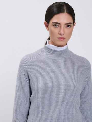 Pullover di Influencer in grigio