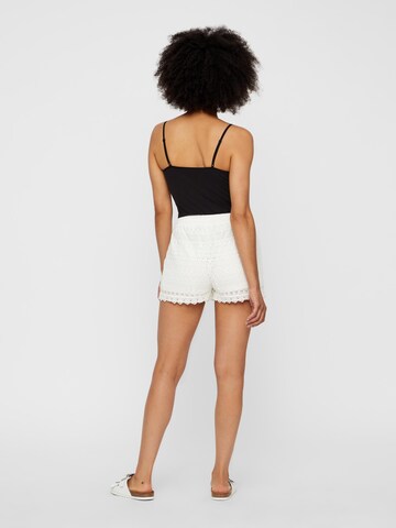 VERO MODA Regular Hose  'Honey' in Weiß