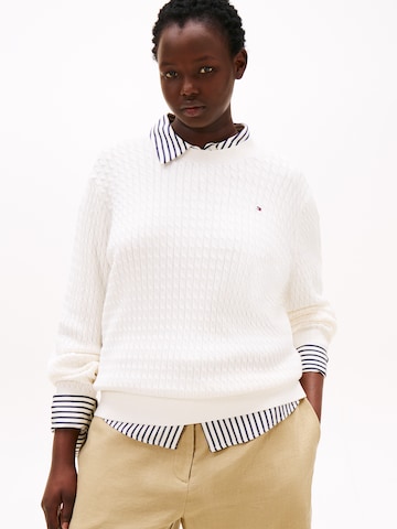 Pull-over Tommy Hilfiger Curve en blanc : devant