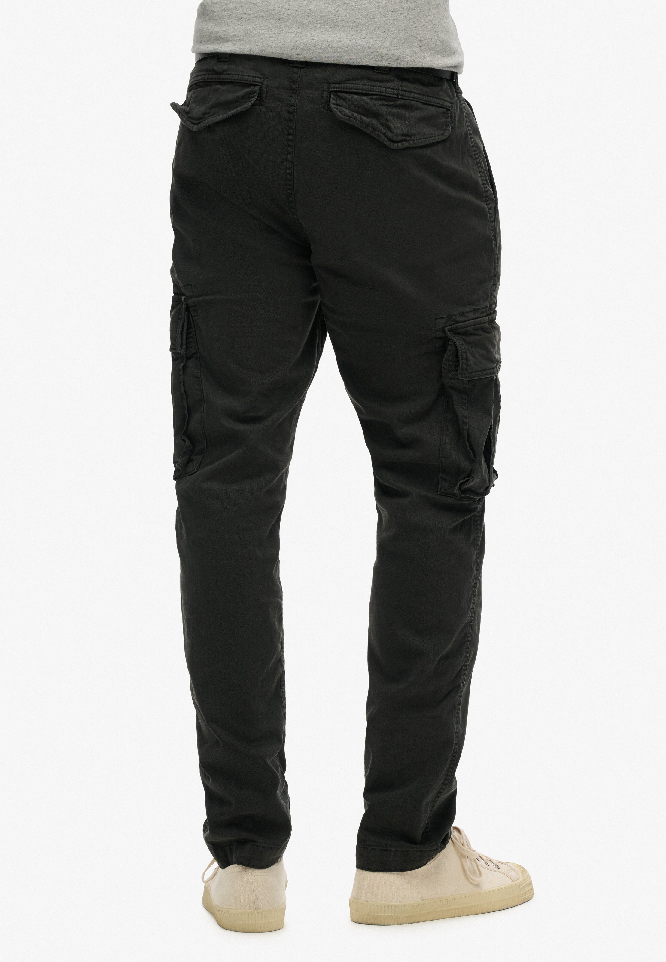 Superdry Regular Hose 'Core' in Schwarz