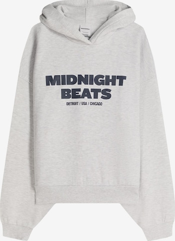 BershkaSweater majica - siva boja: prednji dio