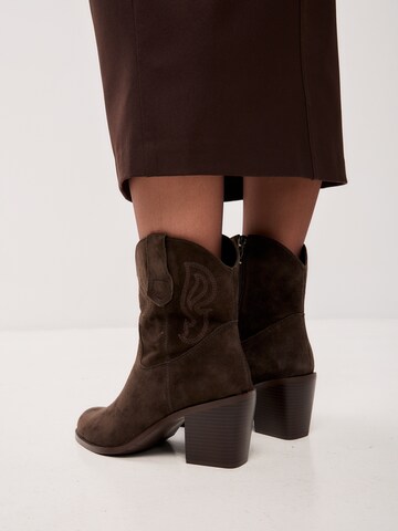 CESARE GASPARI Cowboy Boots in Brown