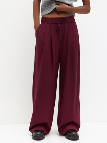 Loosefit Pantalon à pince Pull&Bear en violet : devant