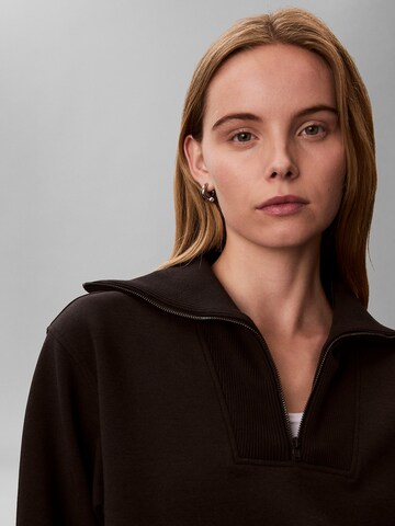 Calvin Klein Sweatshirt in Black