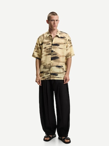 Bershka Comfort Fit Skjorta i gul