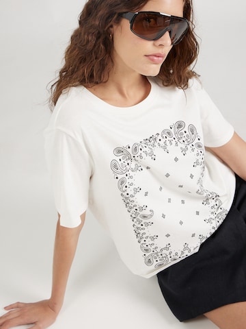 PIECES - Camiseta 'PCADDYSAN' en blanco