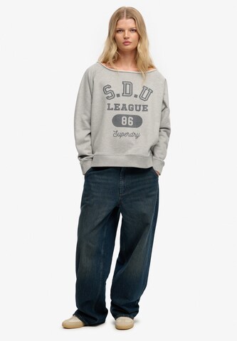 Sweat-shirt 'Athletic Essentials' Superdry & Co en gris