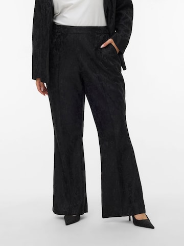 Vero Moda Curve - regular Pantalón plisado en negro
