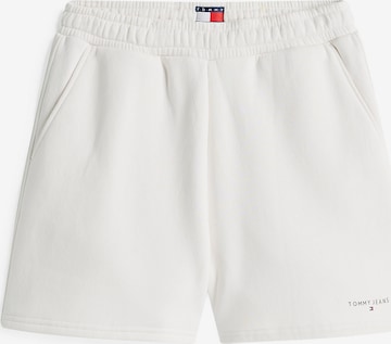 Pantaloni de la Tommy Jeans pe alb: față