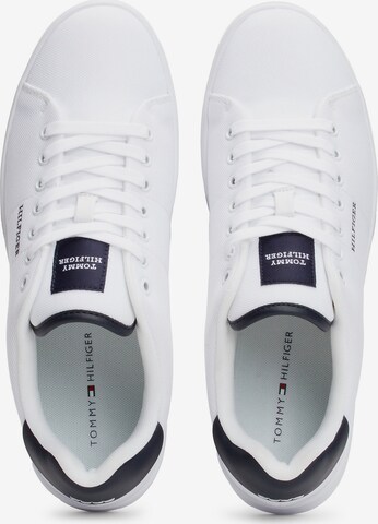 Baskets basses TOMMY HILFIGER en blanc