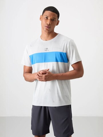 T-Shirt fonctionnel Tommy Life en blanc : devant