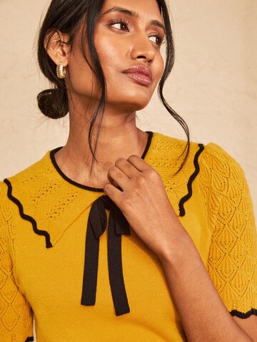 love & roses Sweater in Yellow