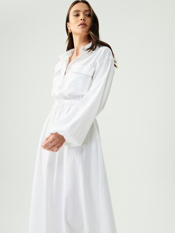 St MRLO - Vestido en blanco