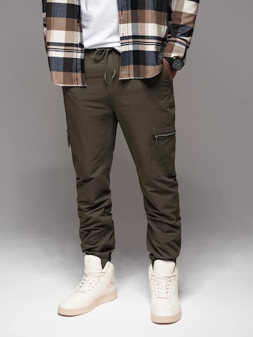 Ombre Regular Sports trousers 'OM-PAJO-0200' in Green: front