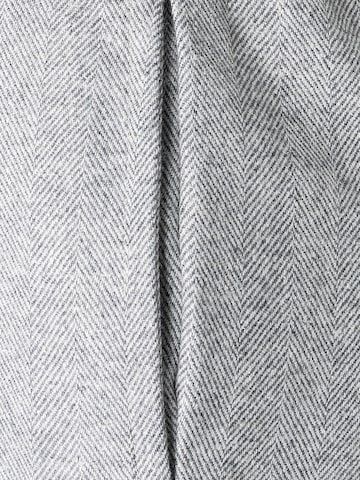 MAERZ Muenchen Regular Trousers in Grey