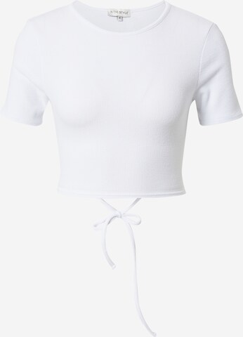 T-shirt 'NAOMI' In The Style en blanc : devant