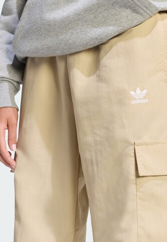 ADIDAS ORIGINALS - Loosefit Pantalón en beige