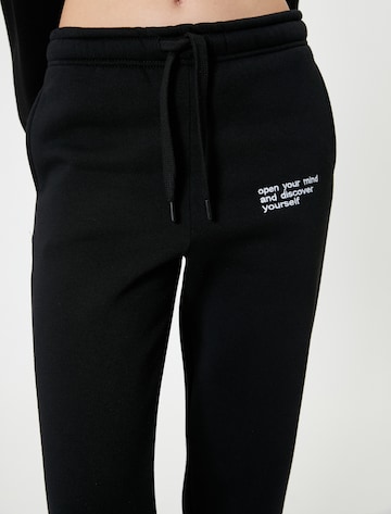 Koton Tapered Broek in Zwart