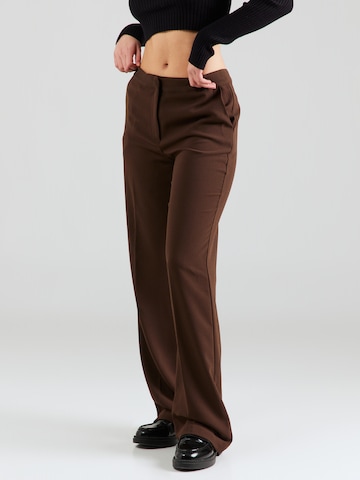 NLY by Nelly Loose fit Trousers in Brown: front