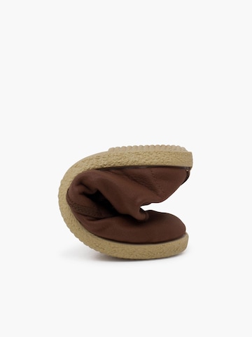 Pisamonas - Botas en marrón