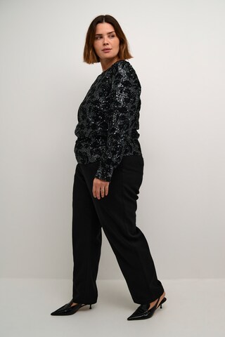 KAFFE CURVE Bluse 'Brit' i sort