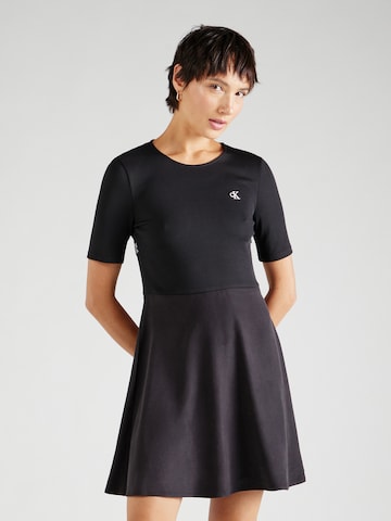 Rochie de la Calvin Klein Jeans pe negru: față