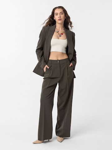Loosefit Pantalon à pince 'Denisa' Antioch en vert